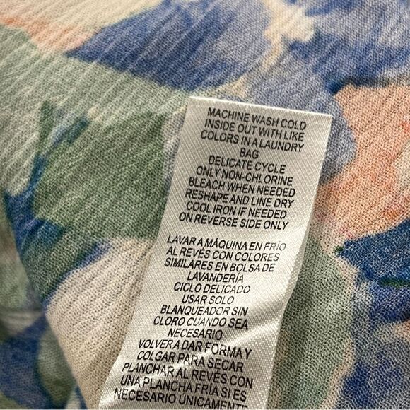 V-neck long sleeve dress with belt size small - Picture 12 of 15